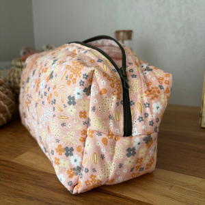 trousse de toilette rose à fleurs