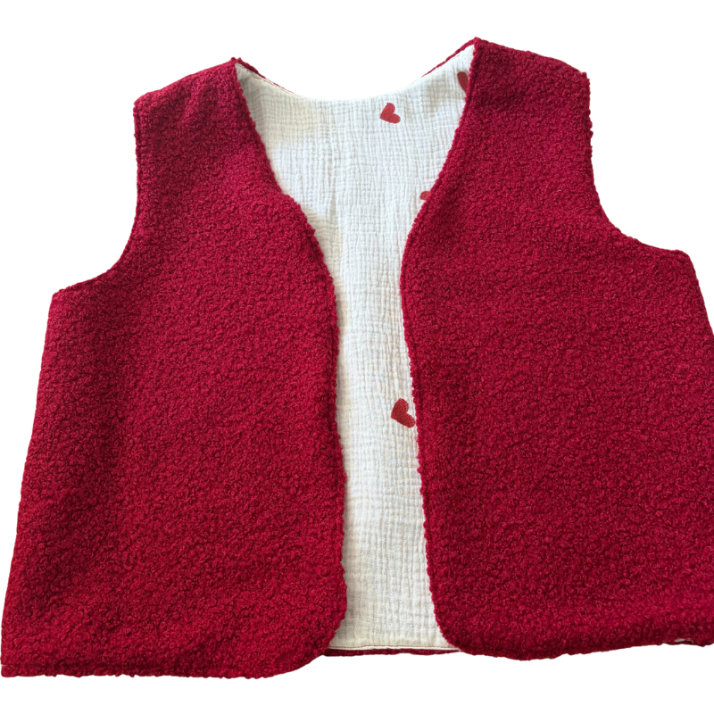 gilet bouclettes rouge intérieur coeurs