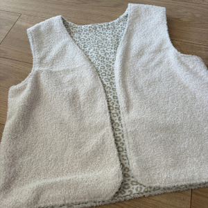 gilet ecru intérieur léopard