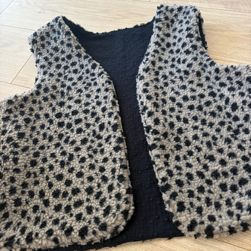gilet leopard fausse fourrure intérieur noir broderies